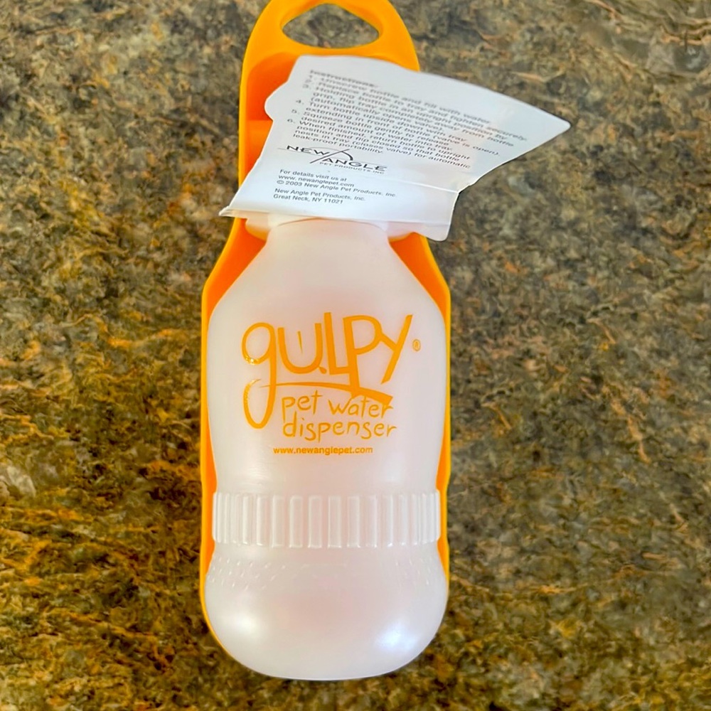 NWT Gulpy Water Dispenser H2O to GO Flip to Open Flip to Close/Ready for a Trip